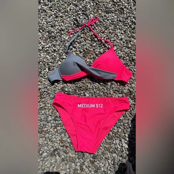 Bikinis - Picture 3 of 4